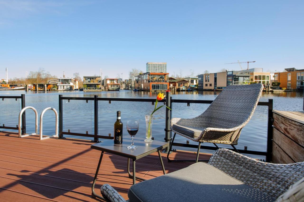 Houseboat Studio With Canalview And Free Bikes Amsterdam Eksteriør billede