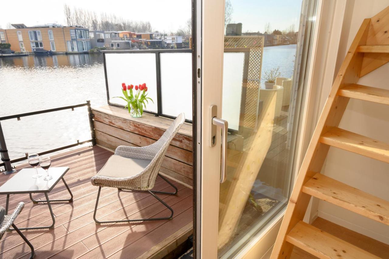 Houseboat Studio With Canalview And Free Bikes Amsterdam Eksteriør billede