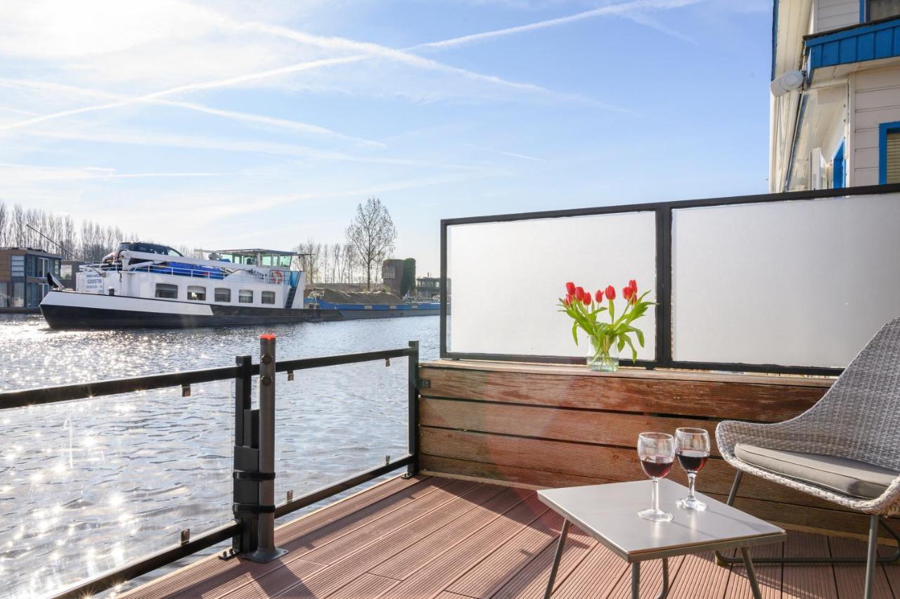 Houseboat Studio With Canalview And Free Bikes Amsterdam Eksteriør billede