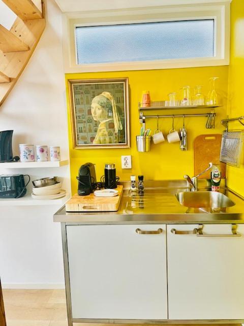 Houseboat Studio With Canalview And Free Bikes Amsterdam Eksteriør billede